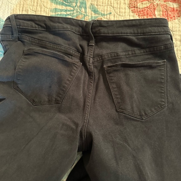 Universal Thread - Picture 2 of 9